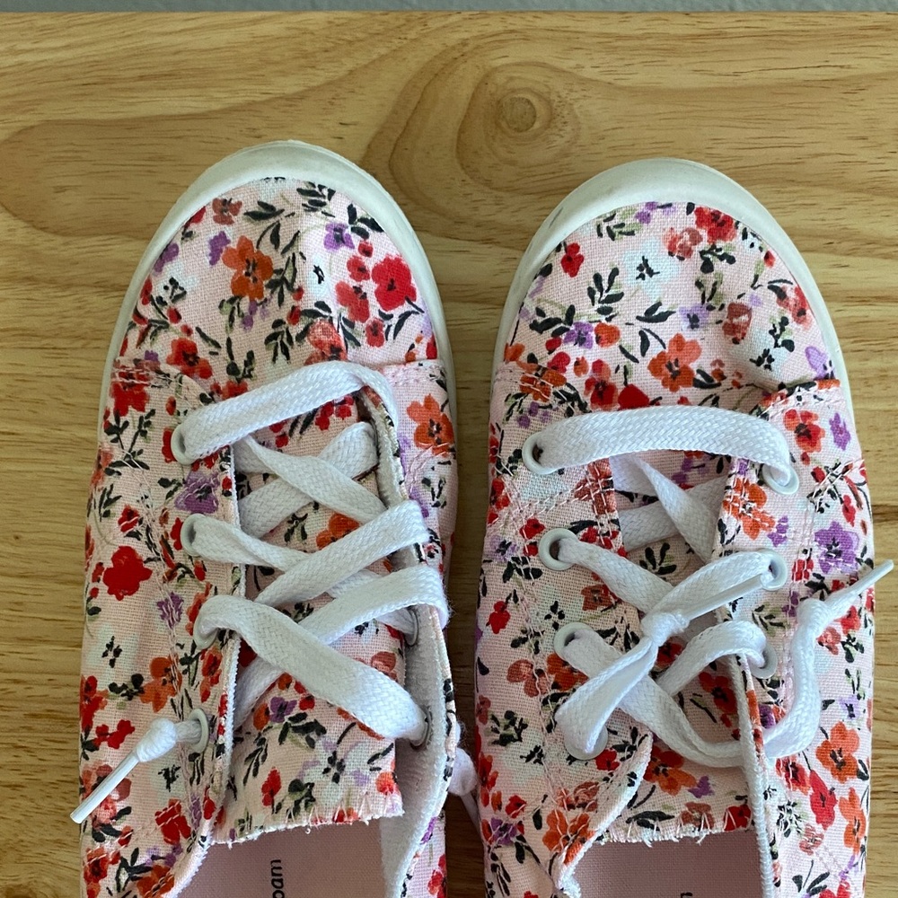 Time and Tru Women’s Floral Sneakers - Picture 6 of 11